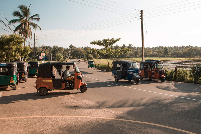 Competição tuk tuk no Sri Lanka